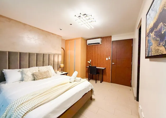 Luxe In The Heart Of Uptown Bgc #oursw20g * マニラ市